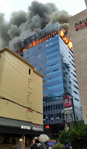 강남구 역삼동 신축 공사장 화재… 인명 피해 없어 