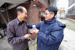 홀몸 어르신 매일 찾아가는 ‘복지 배달원’