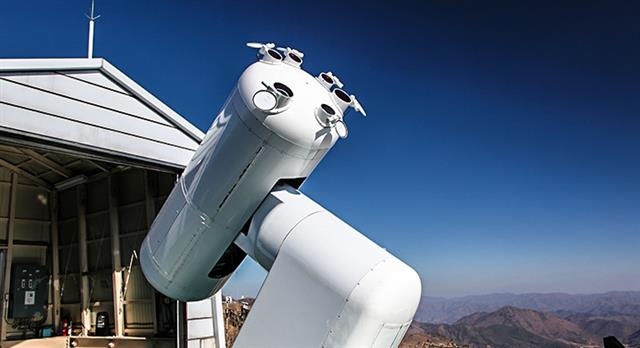 태양플레어망원경(SOFT). 한국천문연구원은 경북 영천에 있는 보현산 천문대에 태양플레어망원경을 설치해 운영하고 있다. SOFT는 4개의 서로 다른 파장을 관측하는 망원경과 1개의 가이드 망원경으로 구성돼 태양 표면에서 발생하는 플레어 같은 급격한 태양 활동 현상을 관측하도록 설계됐다. 한국천문연구원 제공