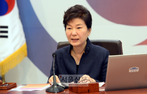24일 제51차 국무회의에서 박근혜 대통령이 모두발언을 하고있다. 안주영 기자 jya@seoul.co.kr