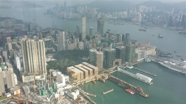 홍콩 빅토리아 항구 전경.