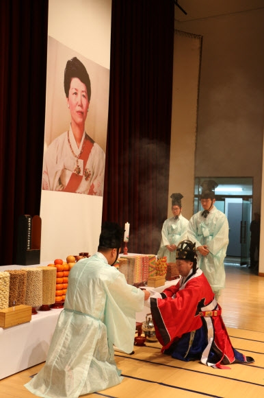 육영수 여사 탄생 90주년 숭모제