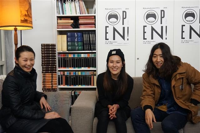 라익스 아카데미의 레지던스 프로그램에 참여하고 있는 김영은(왼쪽부터), 김지선, 류노아 작가.