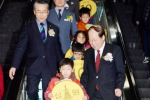 경복궁역 건강계단 “걸으면 10원씩 적립돼요”