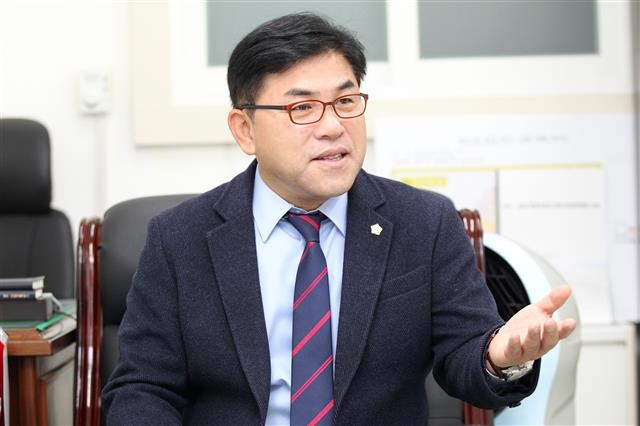 제갑섭 강동구의회 건설재정위원장