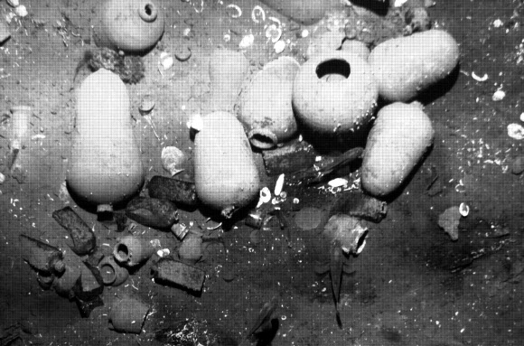 콜롬비아 북부 항구도시 카르타헤나 인근 해저에서 발견된 스페인 범선 ‘산호세’에 있던 유물들. 콜롬비아 문화부가 공개한 사진. 카르타헤나 EPA 연합뉴스