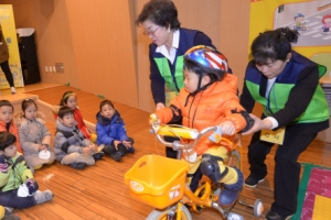 얘들아, 자전거 안전하게 타는 방법은