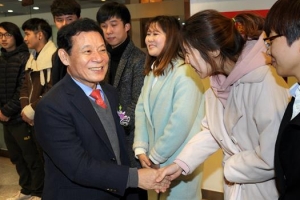 광주, 중국 껴안기 본격화