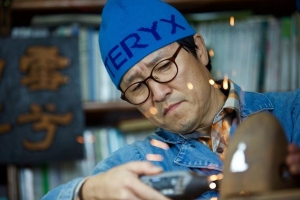 굴착기 발톱으로 예술품 만든 ‘시인 동장’