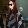 서현, 올 블랙에 판초로 포인트… 공항패션 종결!