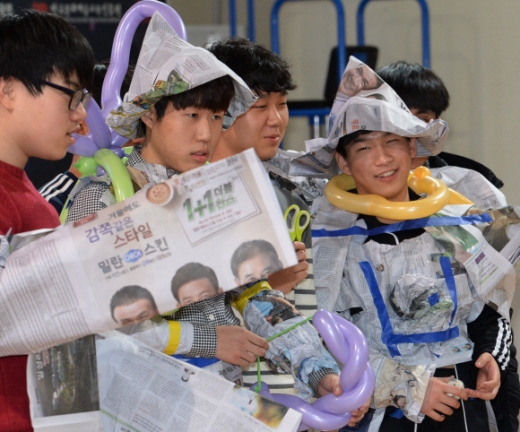 상상만개로 만든 졸업파티 의상입고 “우리 함께 춤을”