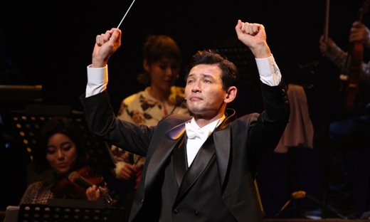 뮤지컬 ‘오케피’ 연출 겸 배우를 맡은 황정민