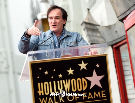 21일(현지시간) 영화 작가 겸 감독인 쿠엔틴 타란티노가 명예의 거리에 입성했다.<br>ⓒ AFPBBNews=News1