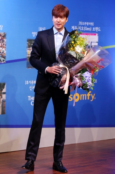 배우 이민호가 22일 오후 서울 중구 신라호텔에서 열린 ‘2015 한국관광의 별 시상식’에서 공로상을 수상했다. <br>연합뉴스