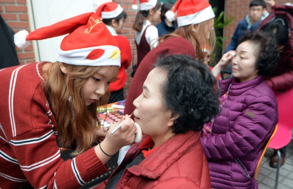 어르신, 예쁘게 해드릴게요