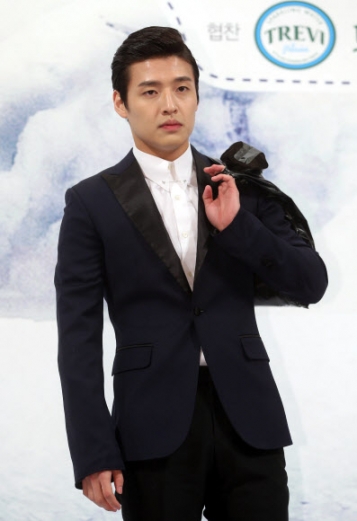 강하늘, ’비닐봉지, 여행 필수품이죠’