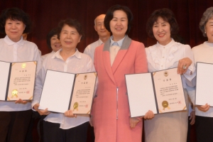 백발의 바리스타들 열정 100℃ 로스팅