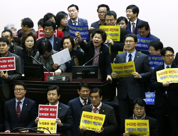 난장판 경기도의회… 연말까지 누더기된 누리예산