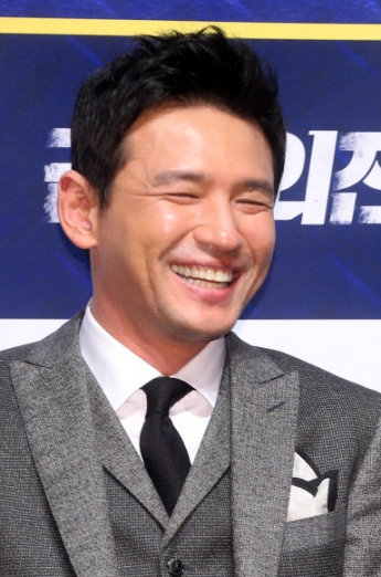 웃음 터진 황정민