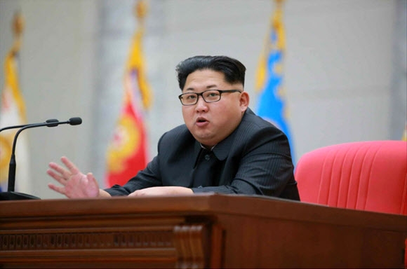 북한 김정은, 새해 맞아 인민무력부 축하방문