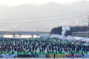 겨울 축제 취소 속 ‘산천어축제’만 대박난 이유는?