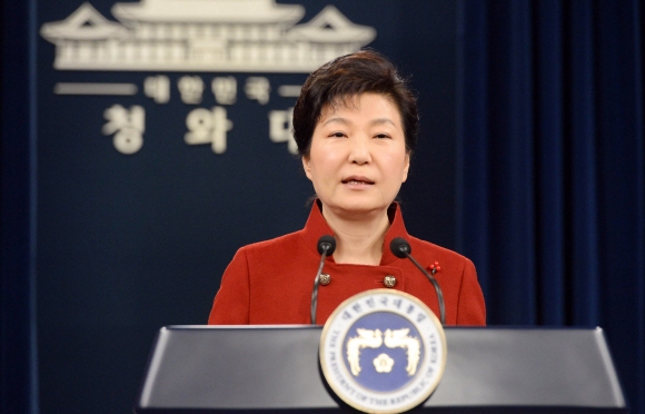 13일 오전 박근혜 대통령이 청와대 춘추관에서 대국민 담화 및 기자회견을 하고 있다.안주영 기자 jya@seoul.co.kr