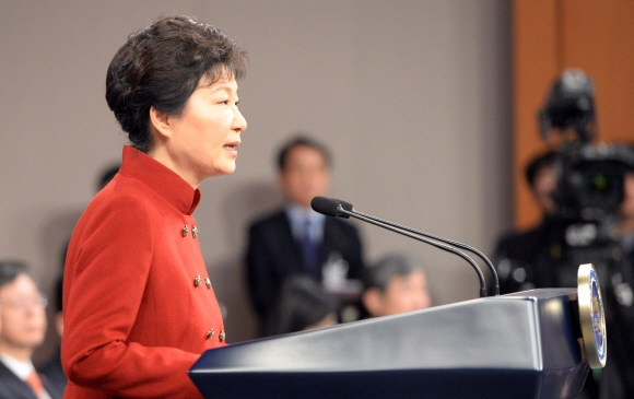 13일 오전 박근혜 대통령이 청와대 춘추관에서 대국민 담화 및 기자회견을 하고 있다. 자료 사진. 안주영 기자 jya@seoul.co.kr