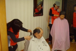 음식 나누고  꽃단장 해주고 설준비 끝낸 구로