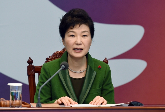 박근혜 대통령이 19일 청와대에서 국무회의를 주재하고 있다.  청와대사진기자단