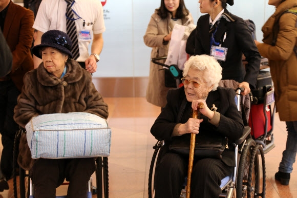 도쿄 도착한 일본군 위안부 피해자 할머니
