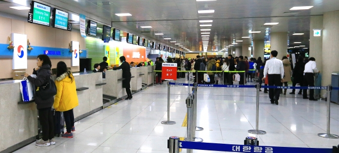 대한항공은 26일 오후 대부분의 체류객 수송을 마무리했다. 연합뉴스.