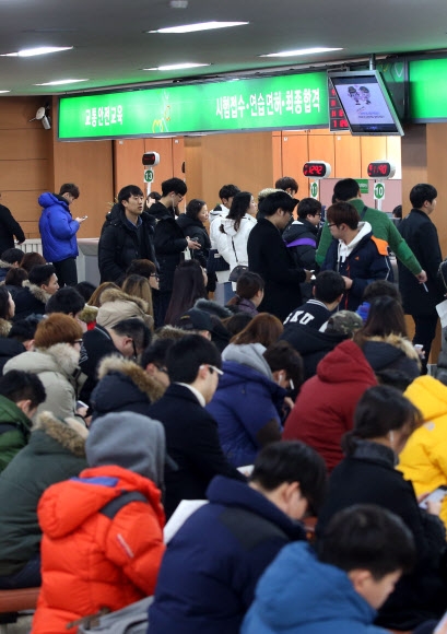 운전면허시험 어려워지기 전에…