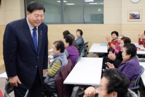 80세 신입생 되거든, 배움엔 늙음이 없다고 전해라~