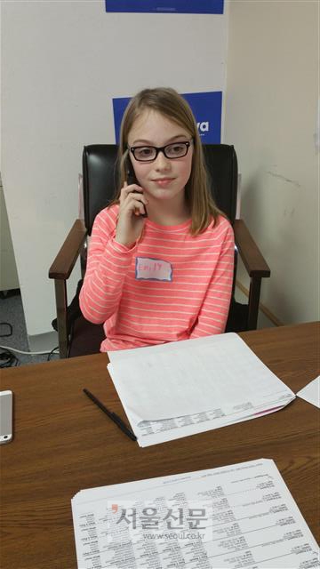 힐러리 캠프 11살 자원봉사자 ‘에밀리’