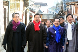 김영종 종로구청장과 북촌 나들이 나온 ‘정치 1번지’ 예비후보들