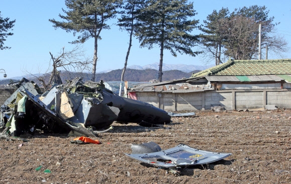 춘천 민가 주변에 추락한 육군 헬기