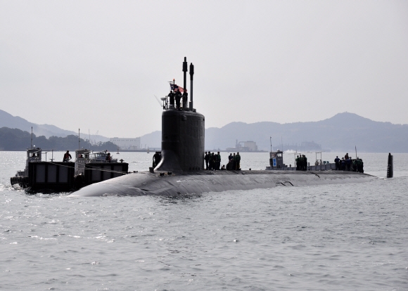美 핵추진 잠수함의 위용 
