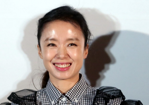 미소 보이는 전도연