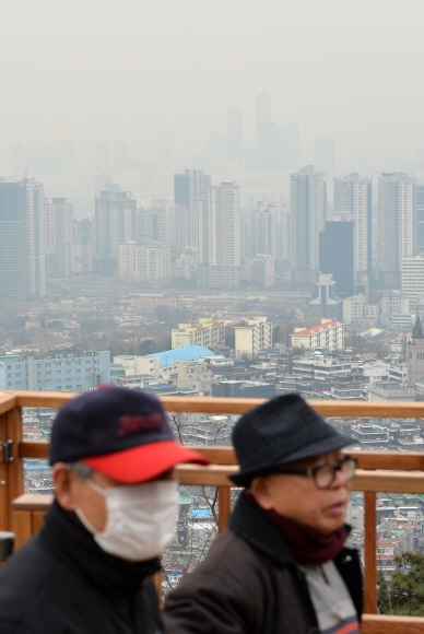 남산에서 바라본 도심 미세먼지