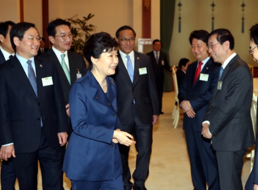 [서울포토]박근혜 대통령, 전국 시도지사와의 만남에 참석