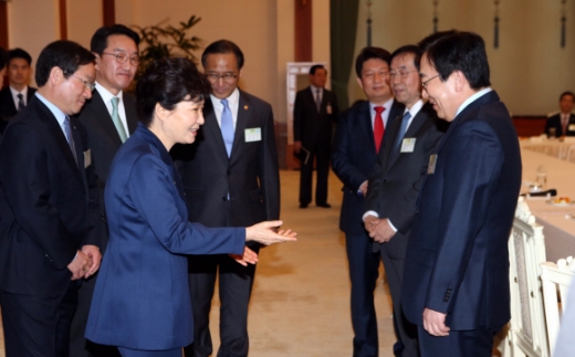 [서울포토]박근혜 대통령, 전국 시도지사와의 만남에 참석
