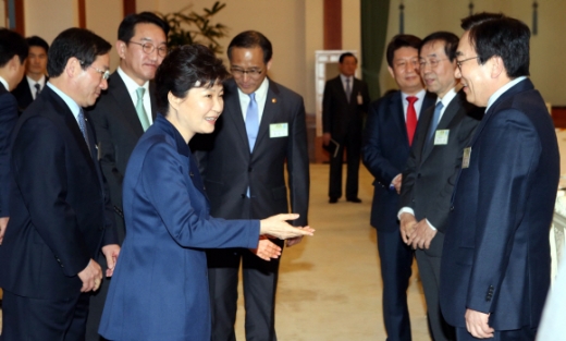 [서울포토]박근혜 대통령, 전국 시도지사와의 만남에 참석