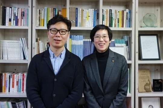 소설가 김영하(왼쪽)씨와 장하나 의원. 사진 장하나 의원 블로그