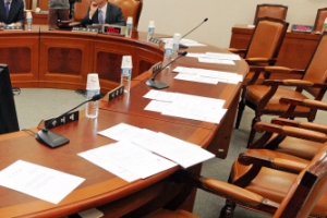 [서울포토]야당 의원 전원 불참한 국회 정보위