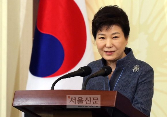 대한민국 공무원상 시상식에서 인사말하는 박근혜 대통령