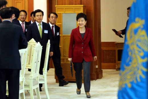 [서울포토] 朴대통령, 국민경제자문회의 입장
