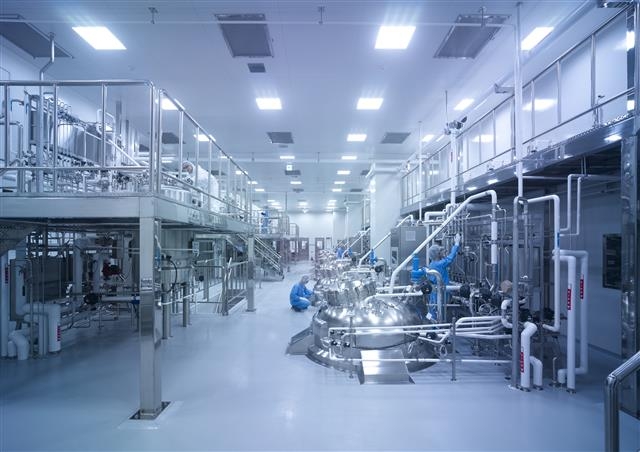 인천 송도에 세워진 삼성바이오로직스 공장의 내부 모습. 삼성은 앞으로 5년 내 세계 1위의 바이오 의약품 생산기업으로 도약한다는 목표를 세웠다. 삼성 제공
