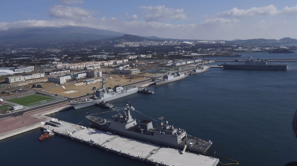 제주 해군기지 오늘 준공… 문무대왕함·이지스구축함 위용