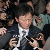 [서울포토] 새누리 공천 면접, 취재진에 둘러싸인 유승민 의원