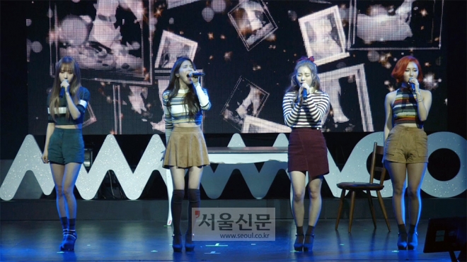 첫 정규앨범 ‘멜팅’(Melting) 수록곡 ‘아이 미스 유’(I Miss You) 열창하는 마마무